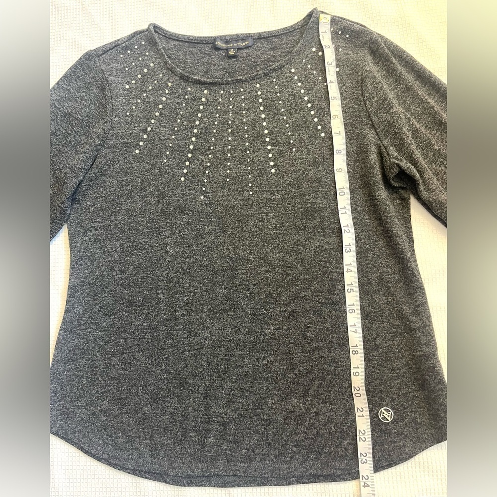 Adrienne Vittadini Gray 3/4 Sleeve Top with Embellished Design Women’s Medium - Picture 6 of 14